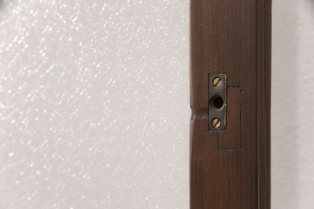 ガラス戸2枚をリペア&カスタム!設置場所に合わせてリサイズ。戸車、引き手を取り付け。ガラスを星ガラス・すりガラス・ダイヤガラス・モールガラスに変更。当店商品を参考に着色し仕上げ。(引き戸、建具)