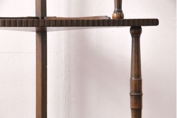 大正期のコーナーキャビネットの見た目を変えずに綺麗にリペア!埋め木部分を本体に合わせて着色し仕上げ。(隅棚、収納棚)