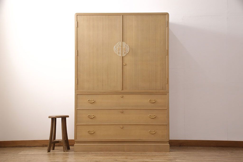 加茂総桐箪笥の見た目を変えずに綺麗にリペア!高品質リペアを施し、木地色仕上げ。(総桐たんす、衣装箪笥、着物箪笥、和タンス)