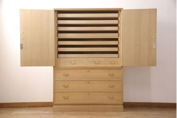 加茂総桐箪笥の見た目を変えずに綺麗にリペア!高品質リペアを施し、木地色仕上げ。(総桐たんす、衣装箪笥、着物箪笥、和タンス)