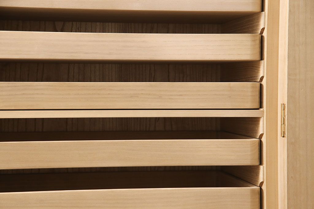 加茂総桐箪笥の見た目を変えずに綺麗にリペア!高品質リペアを施し、木地色仕上げ。(総桐たんす、衣装箪笥、着物箪笥、和タンス)