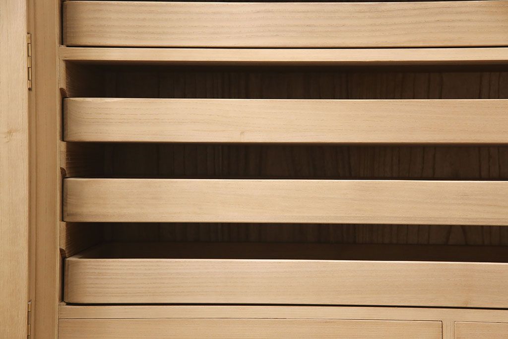 加茂総桐箪笥の見た目を変えずに綺麗にリペア!高品質リペアを施し、木地色仕上げ。(総桐たんす、衣装箪笥、着物箪笥、和タンス)