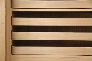 加茂総桐箪笥の見た目を変えずに綺麗にリペア!高品質リペアを施し、木地色仕上げ。(総桐たんす、衣装箪笥、着物箪笥、和タンス)