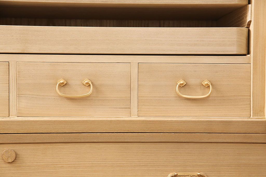 加茂総桐箪笥の見た目を変えずに綺麗にリペア!高品質リペアを施し、木地色仕上げ。(総桐たんす、衣装箪笥、着物箪笥、和タンス)