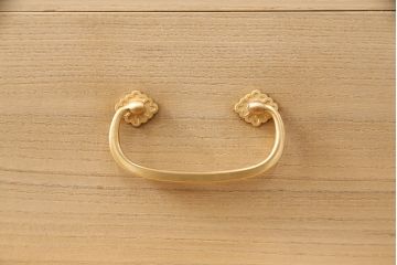 加茂総桐箪笥の見た目を変えずに綺麗にリペア!高品質リペアを施し、木地色仕上げ。(総桐たんす、衣装箪笥、着物箪笥、和タンス)