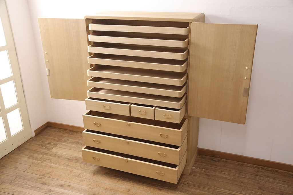 加茂総桐箪笥の見た目を変えずに綺麗にリペア!高品質リペアを施し、木地色仕上げ。(総桐たんす、衣装箪笥、着物箪笥、和タンス)