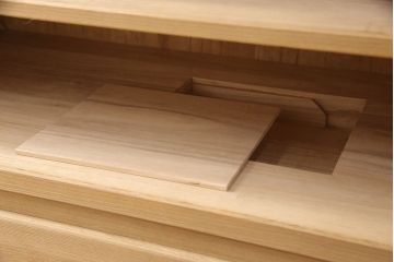 加茂総桐箪笥の見た目を変えずに綺麗にリペア!高品質リペアを施し、木地色仕上げ。(総桐たんす、衣装箪笥、着物箪笥、和タンス)