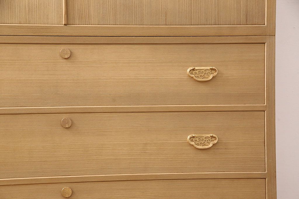 加茂総桐箪笥の見た目を変えずに綺麗にリペア!高品質リペアを施し、木地色仕上げ。(総桐たんす、衣装箪笥、着物箪笥、和タンス)