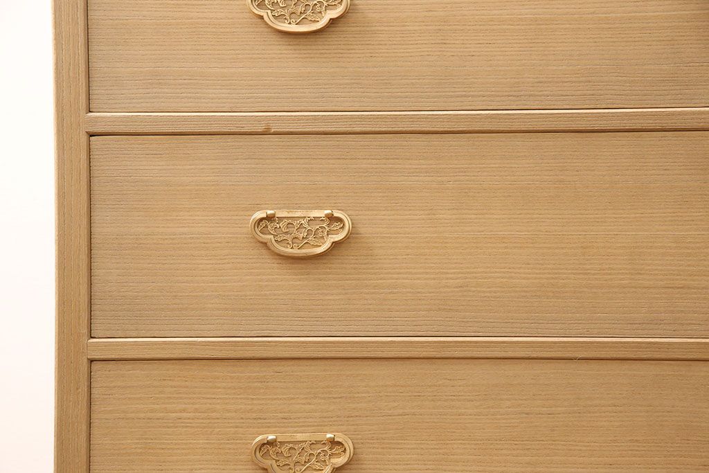 加茂総桐箪笥の見た目を変えずに綺麗にリペア!高品質リペアを施し、木地色仕上げ。(総桐たんす、衣装箪笥、着物箪笥、和タンス)