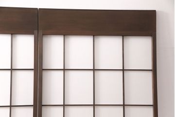 升格子の障子戸2枚をリペア&カスタム!高さ・幅をリサイズ。ガラスを麻の葉模様ガラスに入れ替え。濃い茶色で着色し仕上げ。(引き戸、建具)