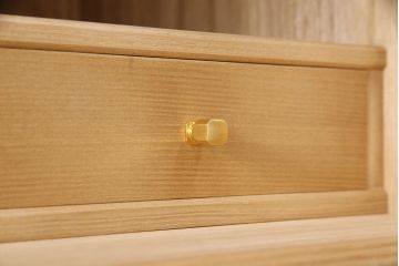 桐箪笥の見た目を変えずに綺麗にリペア!木地色・蜜蝋ワックス仕上げ。(収納箪笥、整理箪笥、衣装箪笥、和タンス、着物箪笥、桐たんす)