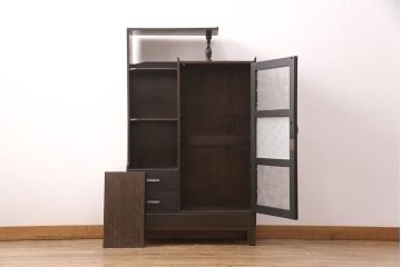 本箱をリペア&カスタム!斜め角の脚を取り付け。前面を天板の色味に合わせてペイント。(収納棚、戸棚、キャビネット)