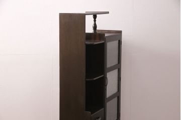 本箱をリペア&カスタム!斜め角の脚を取り付け。前面を天板の色味に合わせてペイント。(収納棚、戸棚、キャビネット)