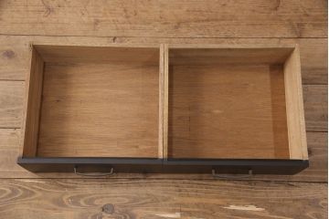 本箱をリペア&カスタム!斜め角の脚を取り付け。前面を天板の色味に合わせてペイント。(収納棚、戸棚、キャビネット)