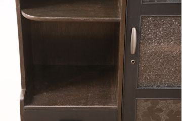 本箱をリペア&カスタム!斜め角の脚を取り付け。前面を天板の色味に合わせてペイント。(収納棚、戸棚、キャビネット)