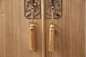 桐箪笥の見た目を変えずに綺麗にリペア!房の交換。木地色・蜜蝋ワックス仕上げ。(収納箪笥、整理箪笥、衣装箪笥、着物箪笥、和タンス、桐たんす)