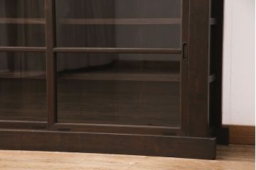 明治大正期の水屋箪笥キャビネットをリペア&カスタム!可動式の棚板を設置し、クリアガラスへ入れ替え。濃い茶色で着色し仕上げ。(食器棚、収納棚、戸棚)