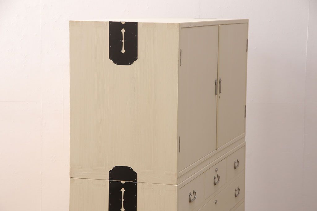 総桐箪笥をリペア&カスタム!三段重ねから中・下段のみの仕様に変更。中段上部の金具を取り外し、穴埋め加工。砥粉仕上げ。(衣装箪笥、着物箪笥、和タンス、桐たんす)