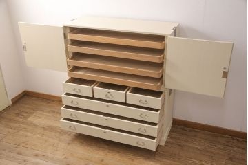 総桐箪笥をリペア&カスタム!三段重ねから中・下段のみの仕様に変更。中段上部の金具を取り外し、穴埋め加工。砥粉仕上げ。(衣装箪笥、着物箪笥、和タンス、桐たんす)