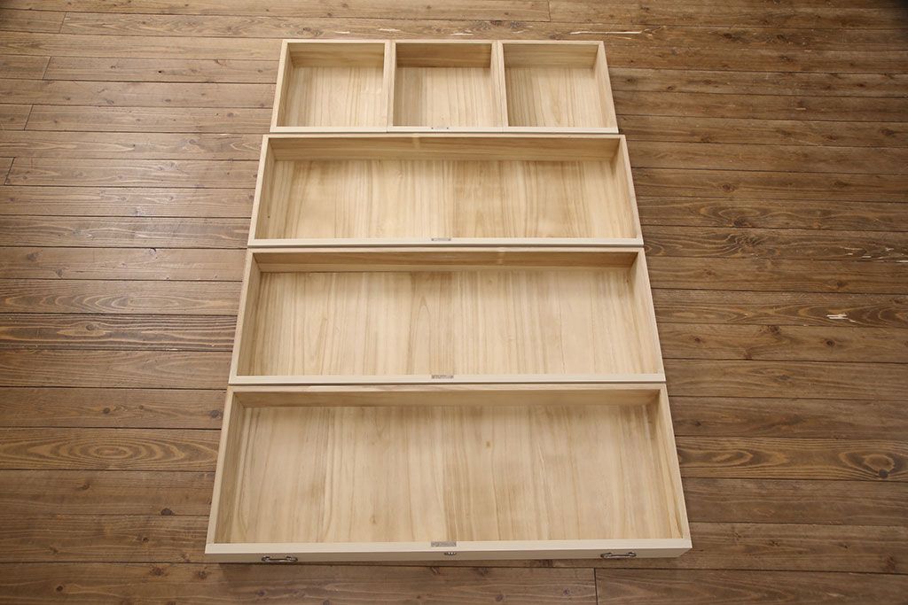 総桐箪笥をリペア&カスタム!三段重ねから中・下段のみの仕様に変更。中段上部の金具を取り外し、穴埋め加工。砥粉仕上げ。(衣装箪笥、着物箪笥、和タンス、桐たんす)