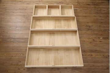 総桐箪笥をリペア&カスタム!三段重ねから中・下段のみの仕様に変更。中段上部の金具を取り外し、穴埋め加工。砥粉仕上げ。(衣装箪笥、着物箪笥、和タンス、桐たんす)