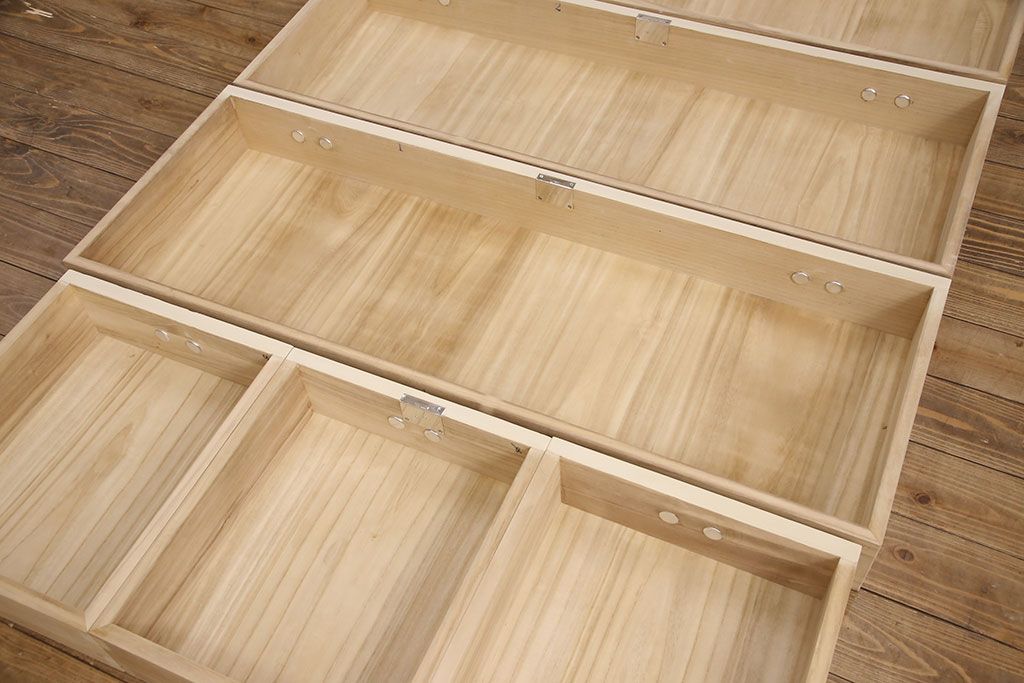 総桐箪笥をリペア&カスタム!三段重ねから中・下段のみの仕様に変更。中段上部の金具を取り外し、穴埋め加工。砥粉仕上げ。(衣装箪笥、着物箪笥、和タンス、桐たんす)