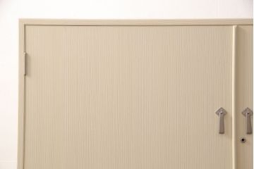 総桐箪笥をリペア&カスタム!三段重ねから中・下段のみの仕様に変更。中段上部の金具を取り外し、穴埋め加工。砥粉仕上げ。(衣装箪笥、着物箪笥、和タンス、桐たんす)