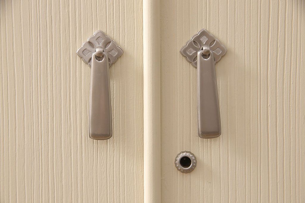 総桐箪笥をリペア&カスタム!三段重ねから中・下段のみの仕様に変更。中段上部の金具を取り外し、穴埋め加工。砥粉仕上げ。(衣装箪笥、着物箪笥、和タンス、桐たんす)