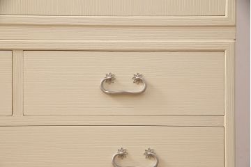 総桐箪笥をリペア&カスタム!三段重ねから中・下段のみの仕様に変更。中段上部の金具を取り外し、穴埋め加工。砥粉仕上げ。(衣装箪笥、着物箪笥、和タンス、桐たんす)