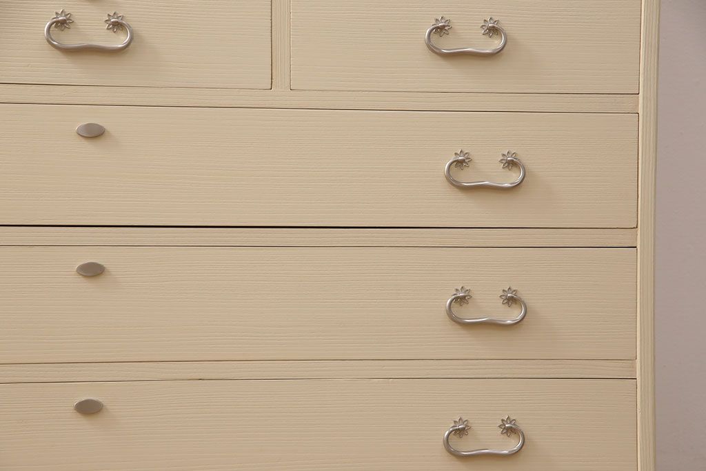 総桐箪笥をリペア&カスタム!三段重ねから中・下段のみの仕様に変更。中段上部の金具を取り外し、穴埋め加工。砥粉仕上げ。(衣装箪笥、着物箪笥、和タンス、桐たんす)