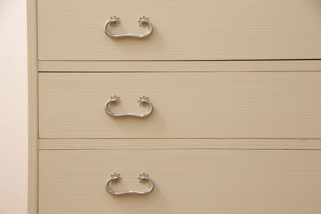 総桐箪笥をリペア&カスタム!三段重ねから中・下段のみの仕様に変更。中段上部の金具を取り外し、穴埋め加工。砥粉仕上げ。(衣装箪笥、着物箪笥、和タンス、桐たんす)