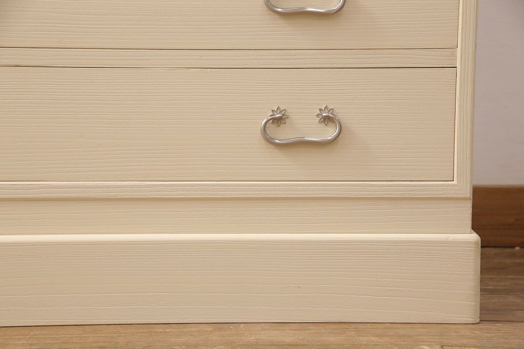 総桐箪笥をリペア&カスタム!三段重ねから中・下段のみの仕様に変更。中段上部の金具を取り外し、穴埋め加工。砥粉仕上げ。(衣装箪笥、着物箪笥、和タンス、桐たんす)