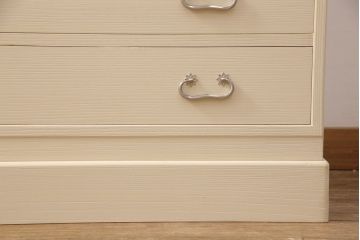 総桐箪笥をリペア&カスタム!三段重ねから中・下段のみの仕様に変更。中段上部の金具を取り外し、穴埋め加工。砥粉仕上げ。(衣装箪笥、着物箪笥、和タンス、桐たんす)