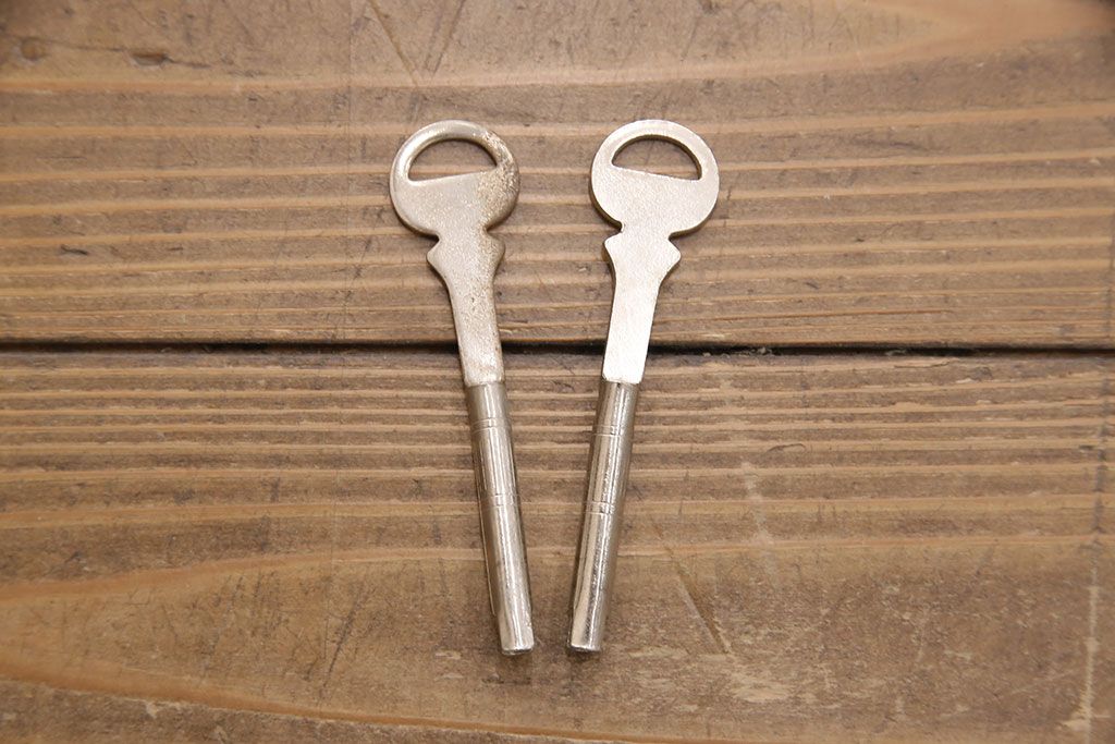 総桐箪笥をリペア&カスタム!三段重ねから中・下段のみの仕様に変更。中段上部の金具を取り外し、穴埋め加工。砥粉仕上げ。(衣装箪笥、着物箪笥、和タンス、桐たんす)