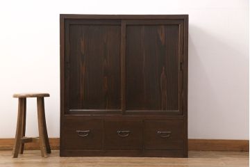 明治大正期の木製戸棚をリペア&カスタム!取り外し可能な棚板を新たに作成し、2段から3段の仕様へ変更。1トーン落ち着いた色味に着色し仕上げ。(収納棚、キャビネット)