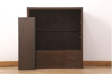 明治大正期の木製戸棚をリペア&カスタム!取り外し可能な棚板を新たに作成し、2段から3段の仕様へ変更。1トーン落ち着いた色味に着色し仕上げ。(収納棚、キャビネット)