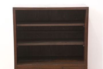 明治大正期の木製戸棚をリペア&カスタム!取り外し可能な棚板を新たに作成し、2段から3段の仕様へ変更。1トーン落ち着いた色味に着色し仕上げ。(収納棚、キャビネット)