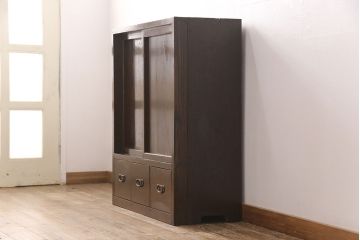 明治大正期の木製戸棚をリペア&カスタム!取り外し可能な棚板を新たに作成し、2段から3段の仕様へ変更。1トーン落ち着いた色味に着色し仕上げ。(収納棚、キャビネット)