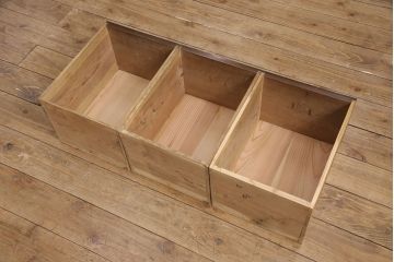 明治大正期の木製戸棚をリペア&カスタム!取り外し可能な棚板を新たに作成し、2段から3段の仕様へ変更。1トーン落ち着いた色味に着色し仕上げ。(収納棚、キャビネット)