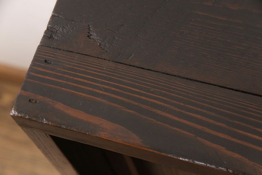 明治大正期の木製戸棚をリペア&カスタム!取り外し可能な棚板を新たに作成し、2段から3段の仕様へ変更。1トーン落ち着いた色味に着色し仕上げ。(収納棚、キャビネット)