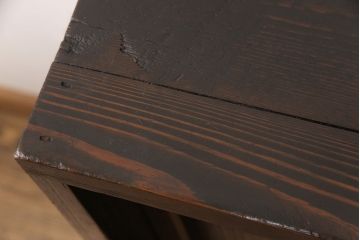 明治大正期の木製戸棚をリペア&カスタム!取り外し可能な棚板を新たに作成し、2段から3段の仕様へ変更。1トーン落ち着いた色味に着色し仕上げ。(収納棚、キャビネット)