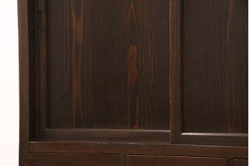 明治大正期の木製戸棚をリペア&カスタム!取り外し可能な棚板を新たに作成し、2段から3段の仕様へ変更。1トーン落ち着いた色味に着色し仕上げ。(収納棚、キャビネット)