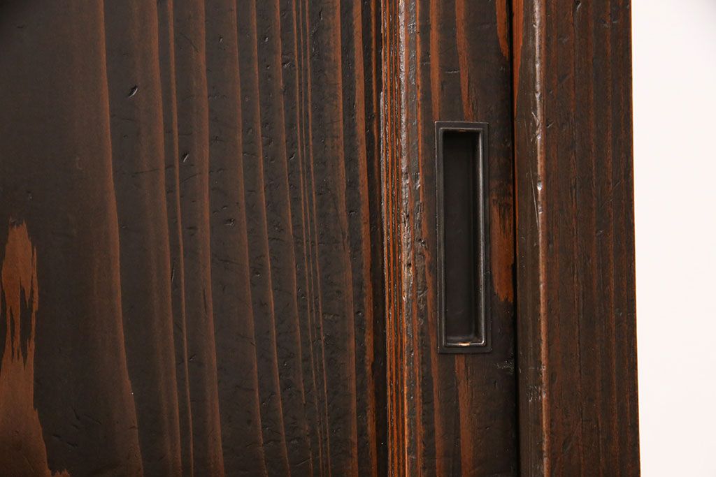 明治大正期の木製戸棚をリペア&カスタム!取り外し可能な棚板を新たに作成し、2段から3段の仕様へ変更。1トーン落ち着いた色味に着色し仕上げ。(収納棚、キャビネット)