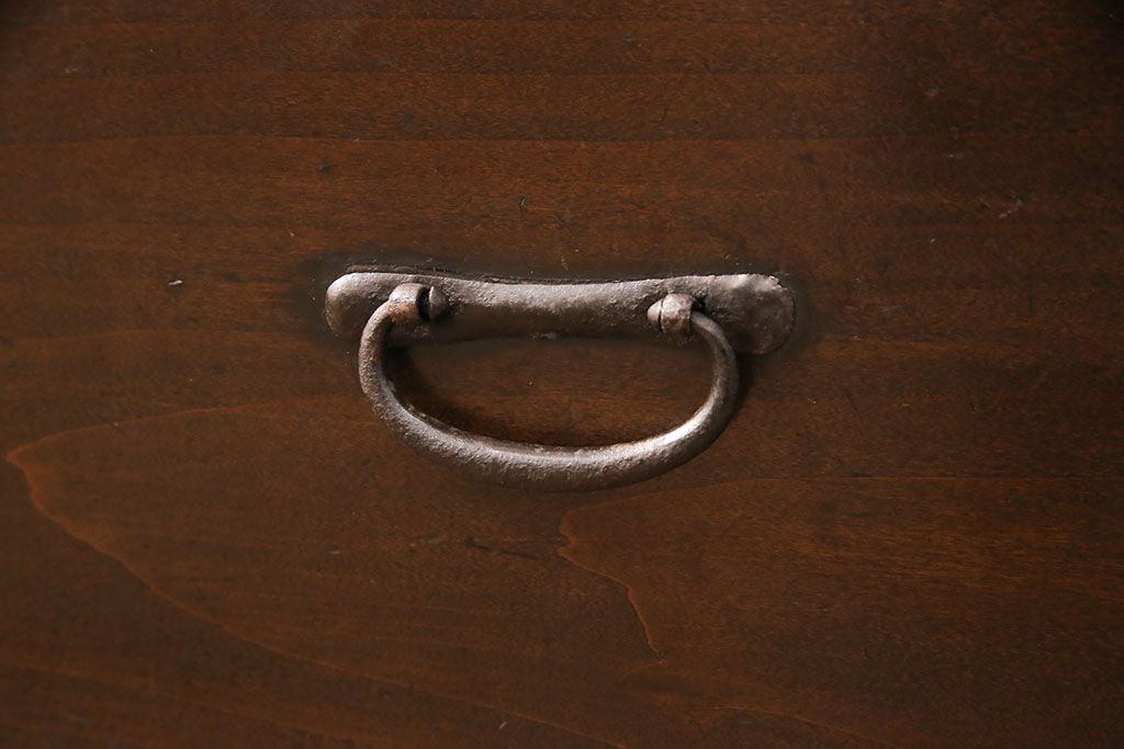 明治大正期の木製戸棚をリペア&カスタム!取り外し可能な棚板を新たに作成し、2段から3段の仕様へ変更。1トーン落ち着いた色味に着色し仕上げ。(収納棚、キャビネット)