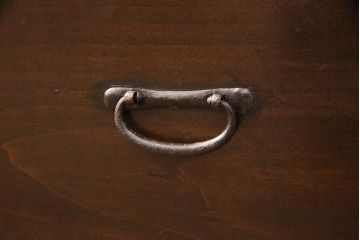 明治大正期の木製戸棚をリペア&カスタム!取り外し可能な棚板を新たに作成し、2段から3段の仕様へ変更。1トーン落ち着いた色味に着色し仕上げ。(収納棚、キャビネット)