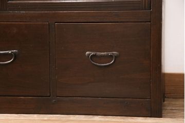 明治大正期の木製戸棚をリペア&カスタム!取り外し可能な棚板を新たに作成し、2段から3段の仕様へ変更。1トーン落ち着いた色味に着色し仕上げ。(収納棚、キャビネット)