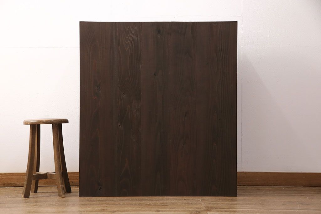 明治大正期の木製戸棚をリペア&カスタム!取り外し可能な棚板を新たに作成し、2段から3段の仕様へ変更。1トーン落ち着いた色味に着色し仕上げ。(収納棚、キャビネット)