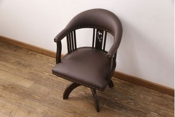 回転チェアをリペア&カスタム!生地の張り替えを行い、現状に近しい色味に着色し仕上げ。(回転椅子、ドクターチェア、椅子、合皮)