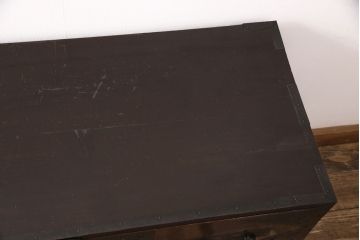 佐渡箪笥をリペア&カスタム!天板補強と背面に配線用の穴加工を施し、角脚の取り付け。金具は黒染めし、本体は現状に近しい色味に着色し仕上げ。(衣装箪笥、時代箪笥、リビングボード、チェスト、引き出し、テレビ台、テレビボード)