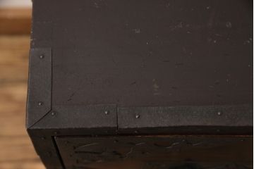 佐渡箪笥をリペア&カスタム!天板補強と背面に配線用の穴加工を施し、角脚の取り付け。金具は黒染めし、本体は現状に近しい色味に着色し仕上げ。(衣装箪笥、時代箪笥、リビングボード、チェスト、引き出し、テレビ台、テレビボード)